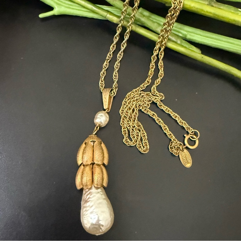 Vintage MIRIAM HASKELL Gold Tone Glass Faux Pearl Pearl 33” Necklace 38g.